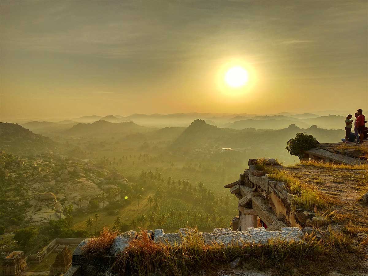 Hampi en Inde au coucher, patrimoine mondial en Inde du soleil