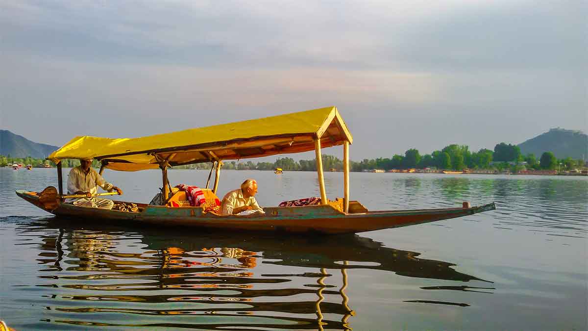 lac de srinagar au Kachmir en Inde