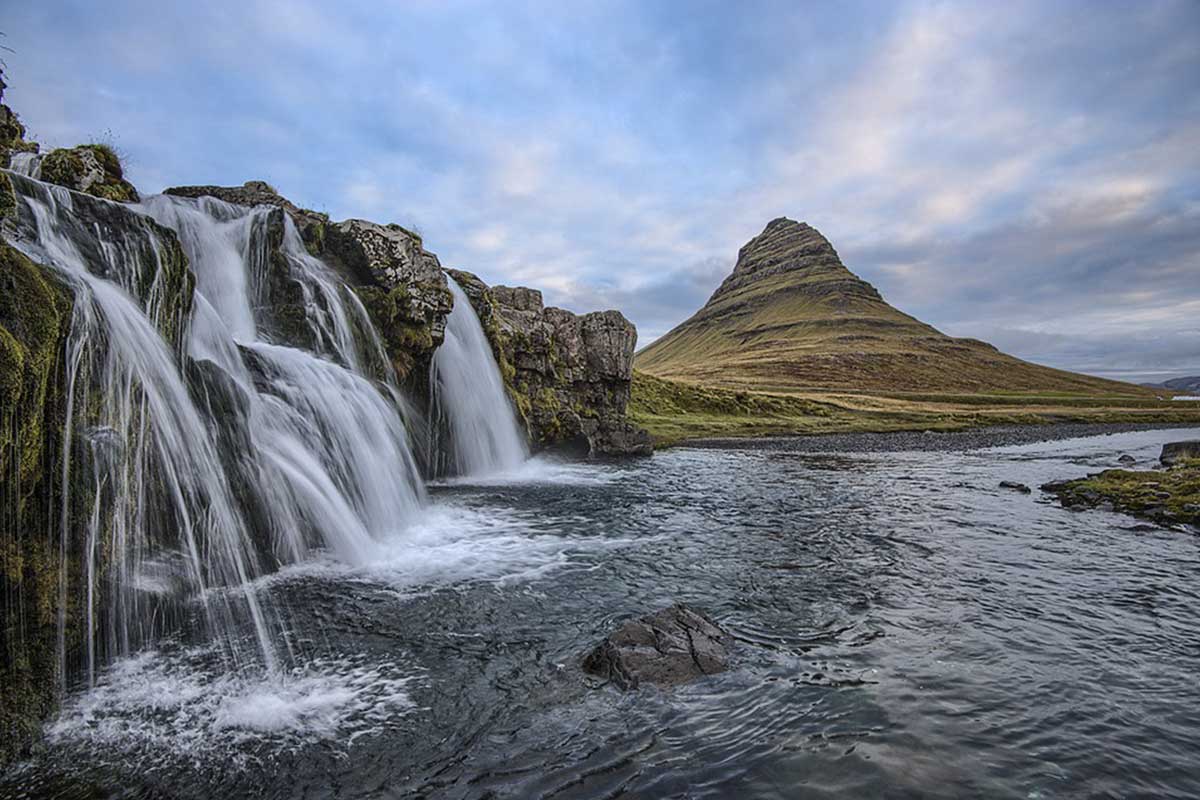 Volcan et cascade en Islande